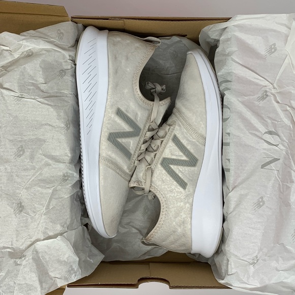 🆕 New Balance FuelCore Coast v4 Camo - Moonbeam - Picture 3 of 8